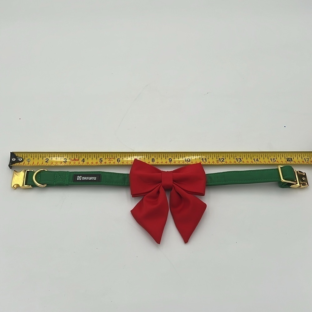 Maca Bates Christmas Red Green Dog Collar with Bow Tie NWOT - Picture 8 of 9